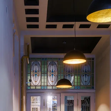 Amber / Navy Design With A/c Apartament
