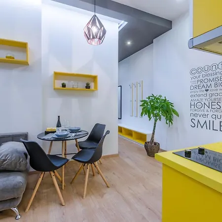 Amber / Navy Design With A/c Apartament