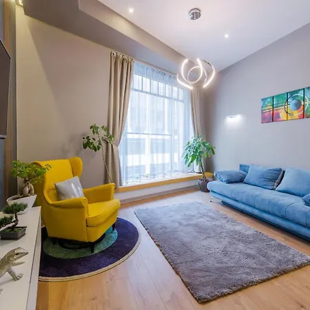 Apartment Amber / Navy Design With A/c