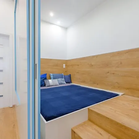 Amber / Navy Design With A/c Apartment Budapest