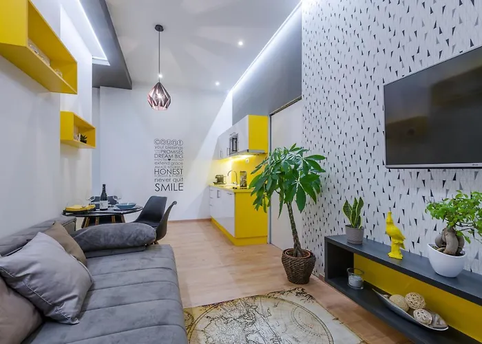 Amber / Navy Design With A/c בודפשט