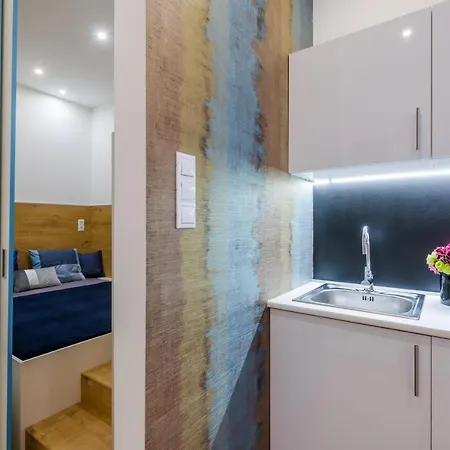 Amber / Navy Design With A/c Apartment *