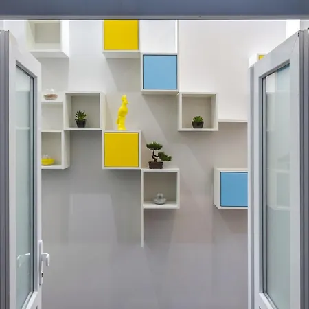 Amber / Navy Design With A/c Apartment *