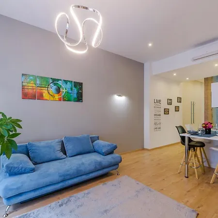 Amber / Navy Design With A/c Apartment